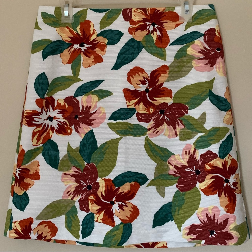 NWT Ann Taylor Factory White Floral Woven Skirt